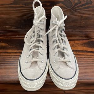 Converse Unisex Chuck Taylor Hi-Top 70, off white suede. Men’s size 5.5/w.7.5